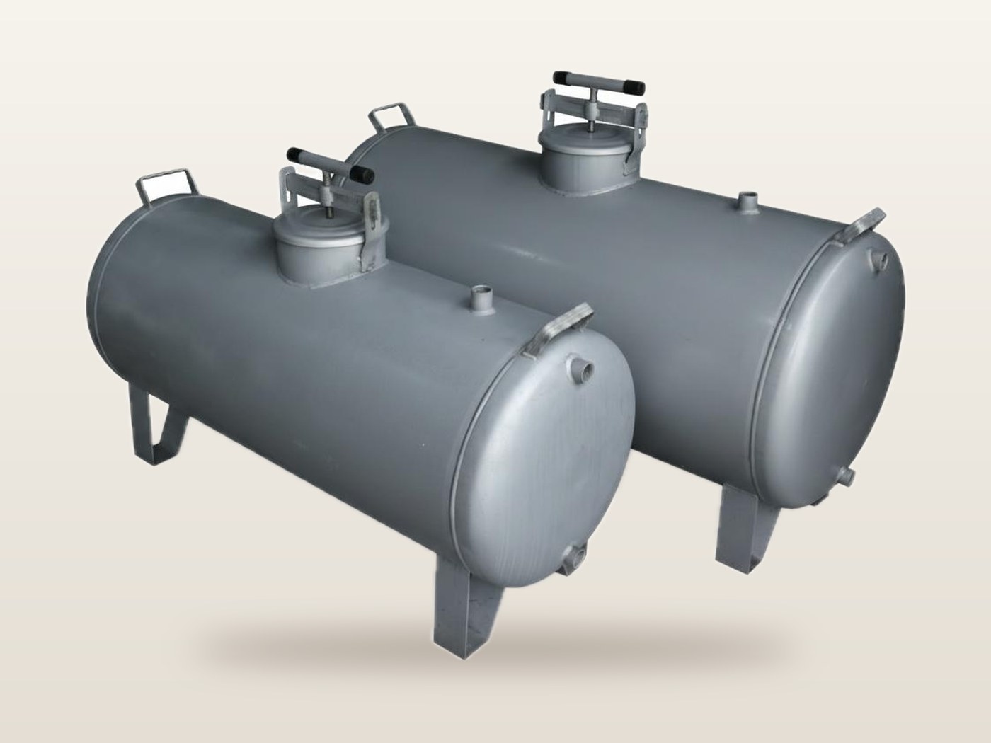 Kelepçeli kapaklı gübre tankları
